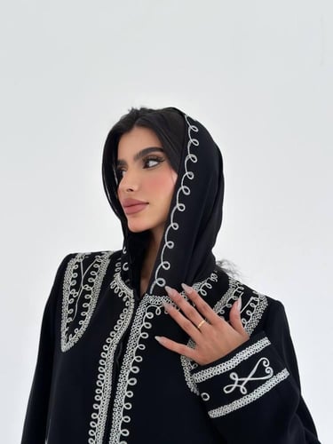 عباية بطراز مغربي .