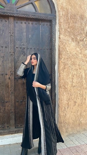 عبايه عسيرية راقية بتطريز تراثي فضي