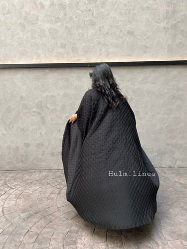 عباية من الكريب المشجر بتصميم بشت لف و اكمام من ال...