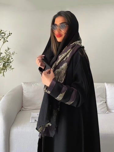 عباية من الكريب والشيفون