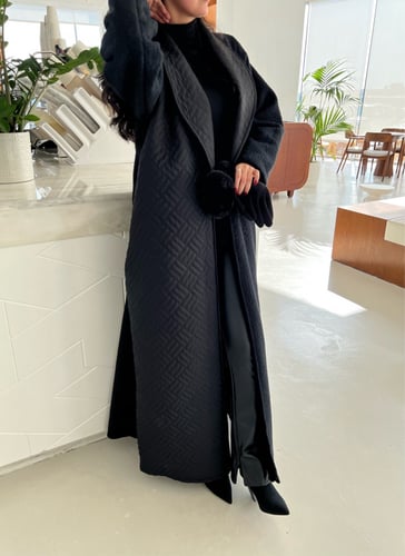 عباية شتوية بتصميم جاكيت