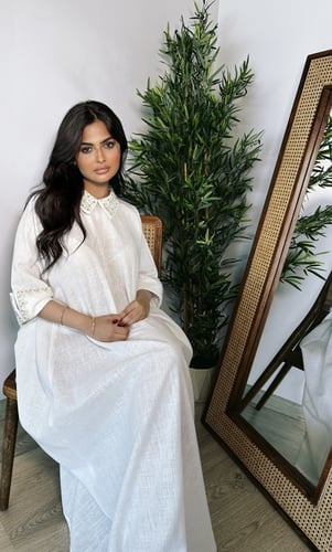 جلابية بأكمام وقلاب مزين بشك .