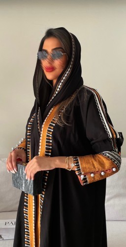 عباية عسيرية بتطريز تراثي راقي