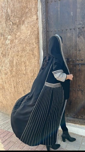 عبايه عسيرية راقية بتطريز تراثي فضي