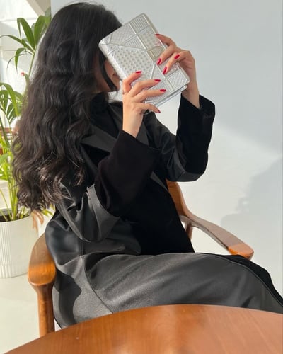 عباية شتوية بتصميم أنيق من المخمل و التفتة الكريب