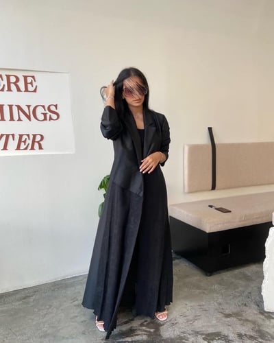 عباية بليزر شانتون باللون الأسود