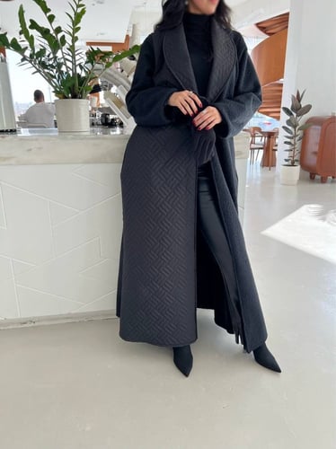 عباية شتوية بتصميم جاكيت