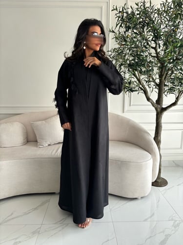 عباية لنن مزينة بالفراشات بقماش من التل