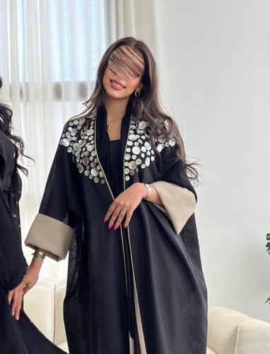 عباية لنن مطرزه بازرار صدف ملاحظة : العباية عند ال...