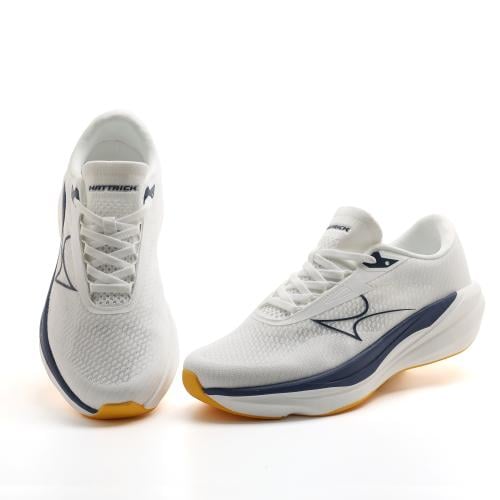 حذاء رياضي هاتريك ابيض
