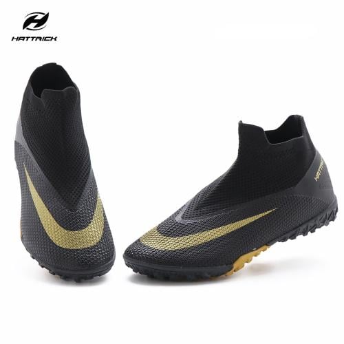 جزمة كرة قدم هاتريك اللون الأسود مع الذهبي