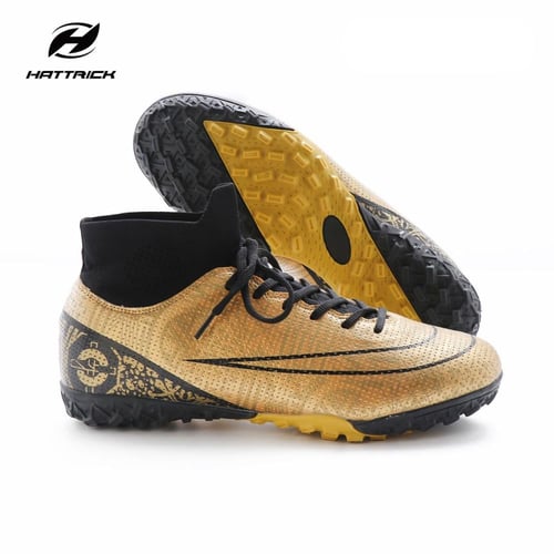 جزمة كرة قدم هاتريك الذهبية مع الأسود