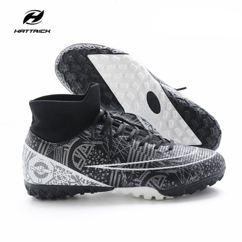 جزمة كرة قدم حبوب سوداء