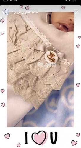 بروش صدف مقاس الوسط بالاسم مع التاج