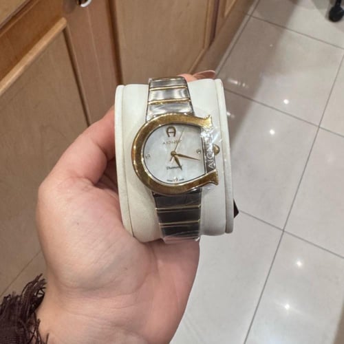 ساعة اقنر نسائيه