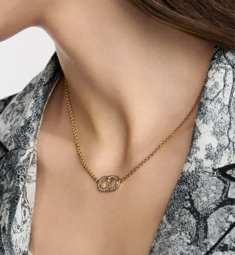 عقد ديور ذهبي