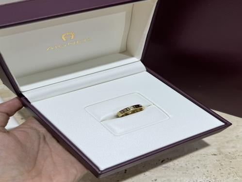 خاتم اقنر اللون ذهبي