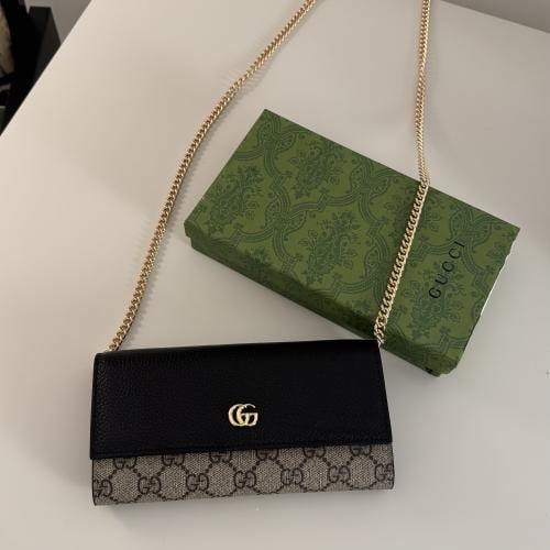 Gucci wallet (manufacturing defect)
