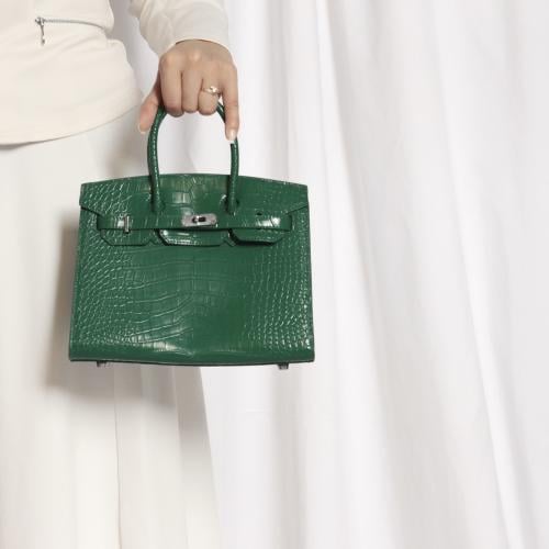 كروك وسط اخضر قفل فضي