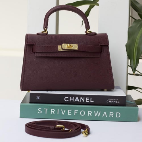 كيلي عودي قفل ذهبي