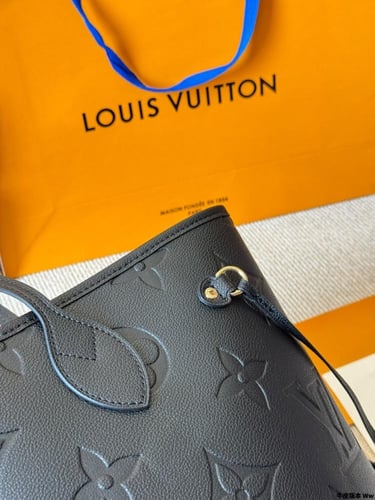 شنطه Lv