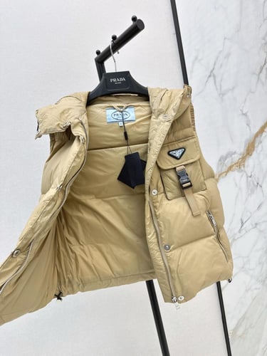 جاكيت برادا