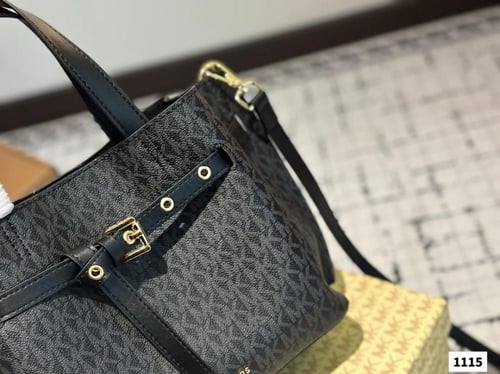 شنطه مايكل كوري