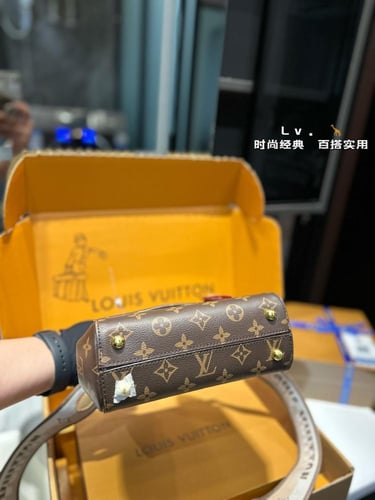 شنطه LV