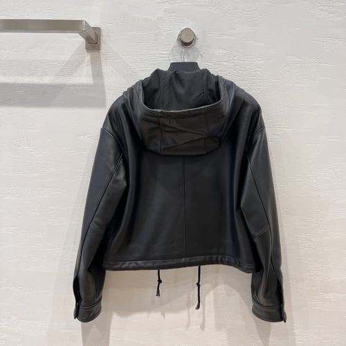 جاكيت برادا جلد