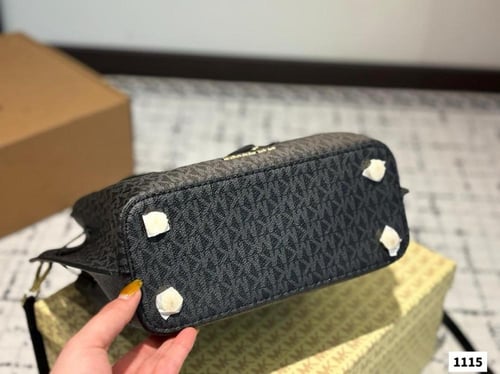 شنطه مايكل كوري