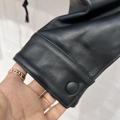 جاكيت برادا جلد