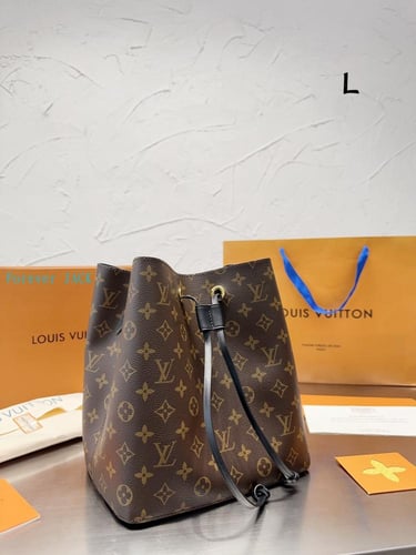 شنطه lv