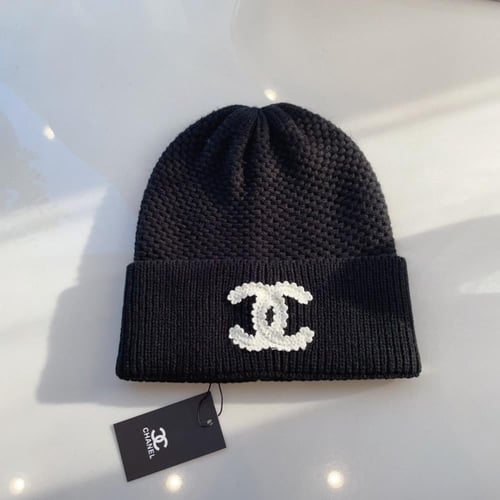 سكارف شانيل مع الكاب