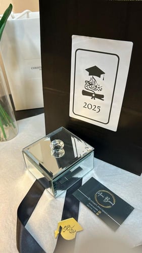 علبه مجوهرات راقيه للتخرج