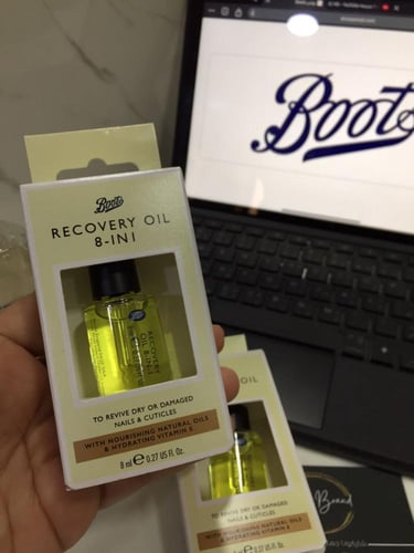 زيت العناية للاظافر من بووتس