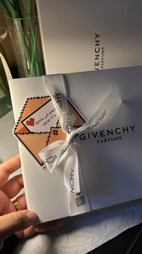 Potch Givenchy المميز و الأنيق