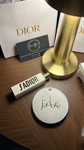 مرايا جادور