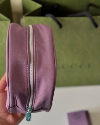 حقيبه قوتشي البنفسجيه