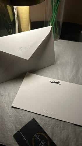 كارد قفت كارتييه مع ظرف