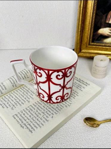 كوب ايرمز مع صحن حلا