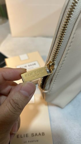 مجموعه إيلي صعب الأنيقة