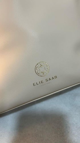 مجموعه إيلي صعب الأنيقة