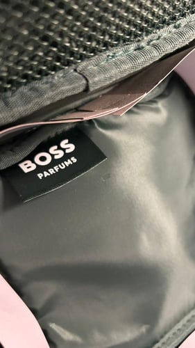 حقيبة Boss للعطور والميكب