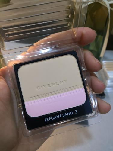 بودرة مضغوطه من جفنشي Elegant Sand 3