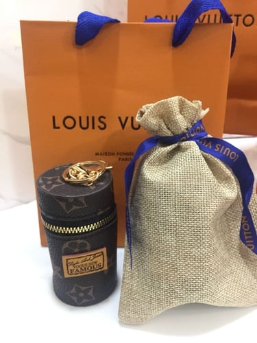 تعليقة لويس فيتون