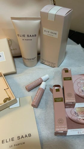 مجموعه إيلي صعب الأنيقة