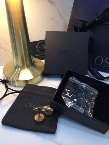 كبك رجالي لون اسود ونحاسي بتصميم فخم .