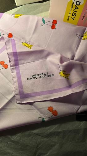 سكارف مارك جاكوبس الاصلي