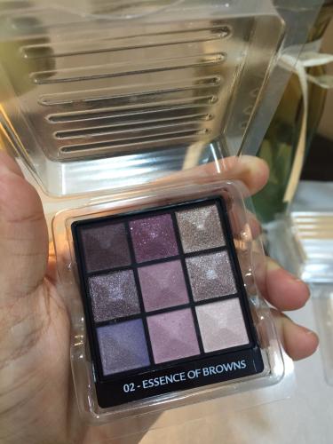 ظل من درجات الموف البنفسج