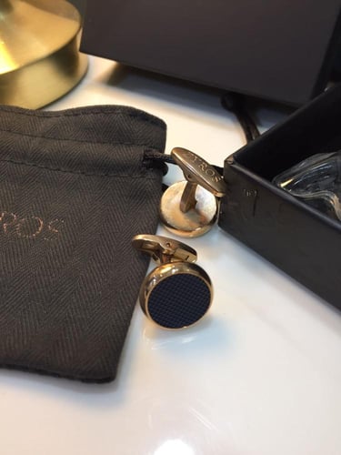 كبك رجالي لون اسود ونحاسي بتصميم فخم .